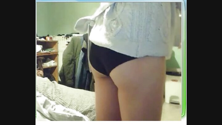 Msichana mrembo mwenye nywele nyeusi alimfanya achumbiwe kabisa na bila kubadilika