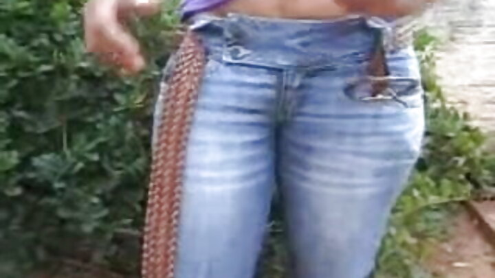 Uume wawili kwenye matako—hiyo ni sawa, bila shaka, lakini jamaa huyo angeweza kumwonya kwamba angemwita rafiki yake!