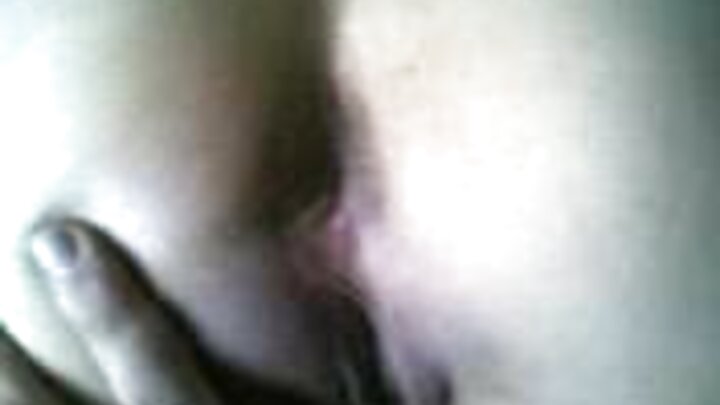 Alivunja mipira ya mume wangu ili kumwokoa kutoka kwa uandikishaji.