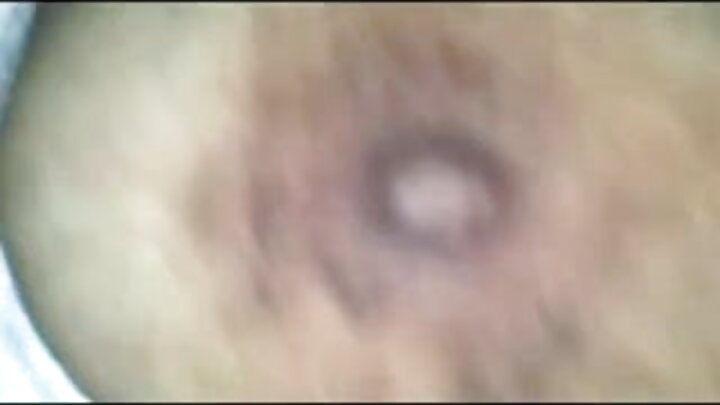 Tako la msichana mwenye nywele za blonde huvutia uume mkubwa mweusi kwenye uume wake