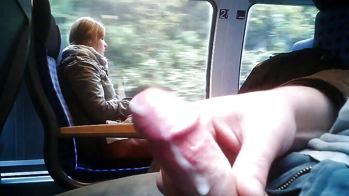 Mwanangu, mashimo yote ya mama yako wa kambo yanafanya kazi! Njoo, vua suruali yako (tafsiri ya Kirusi)