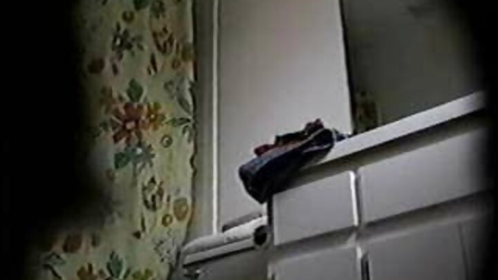 Umerudi, Mama? Vua miwani yako, chupi yako, na uvae nguo zote nne. Kwanza tu.