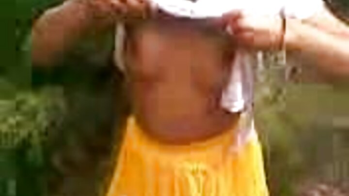 Mwanaume mmoja alivutiwa na jinsi msusi nywele alivyomshika mkasi na kujilazimisha kumlaki.