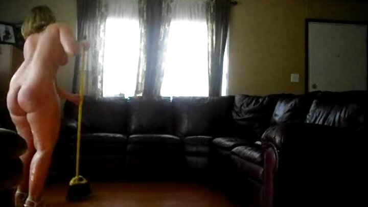 Mwanamume alimruhusu msichana mwenye nywele za blonde kutumia choo chake, lakini si bure...